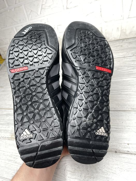 Крутые черные adidas terrex swift solo пеший туризм