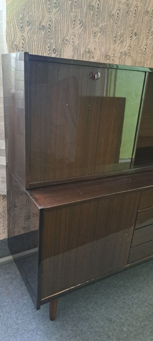 Meble prl komoda z szybkami i szufladami i barkiem