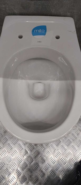 Продам старі унітази 4 штуки