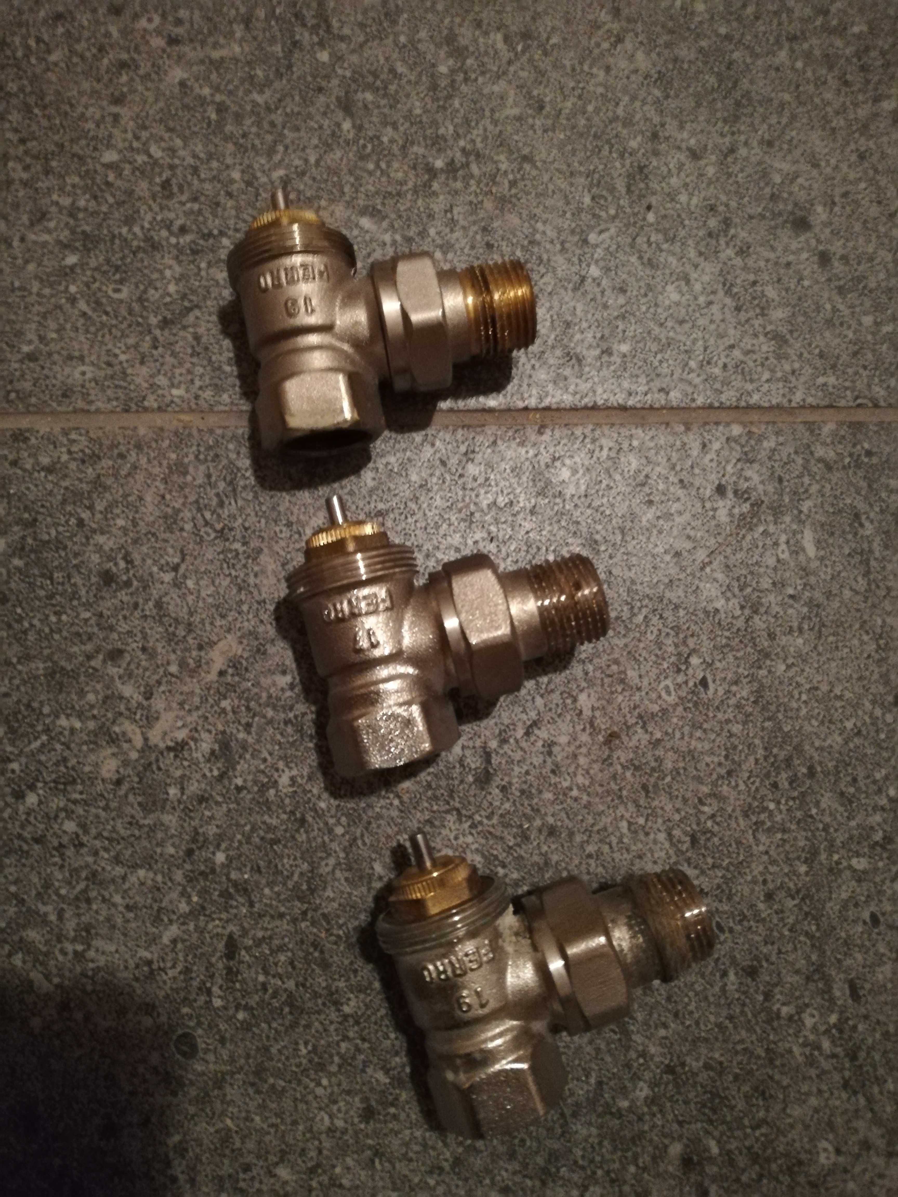 Głowice termostatyczne Ferro z zaworami termostatyczny kątowymi 1/2