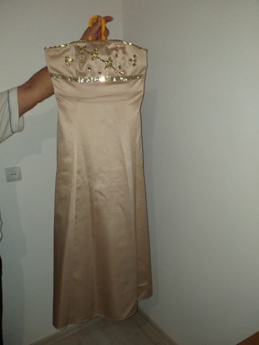 Плаття кольору айворі(беж)