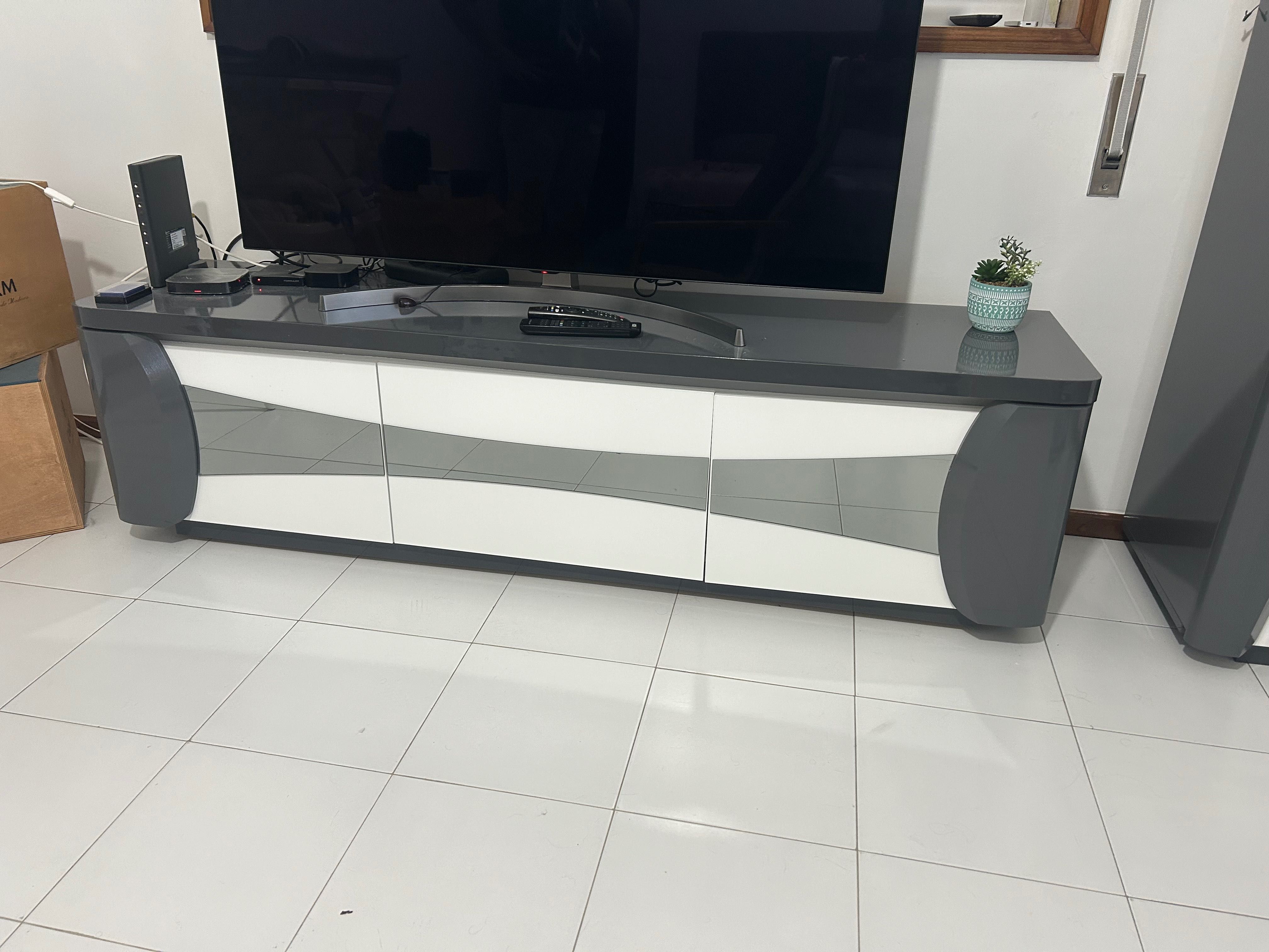 Base tv como nova