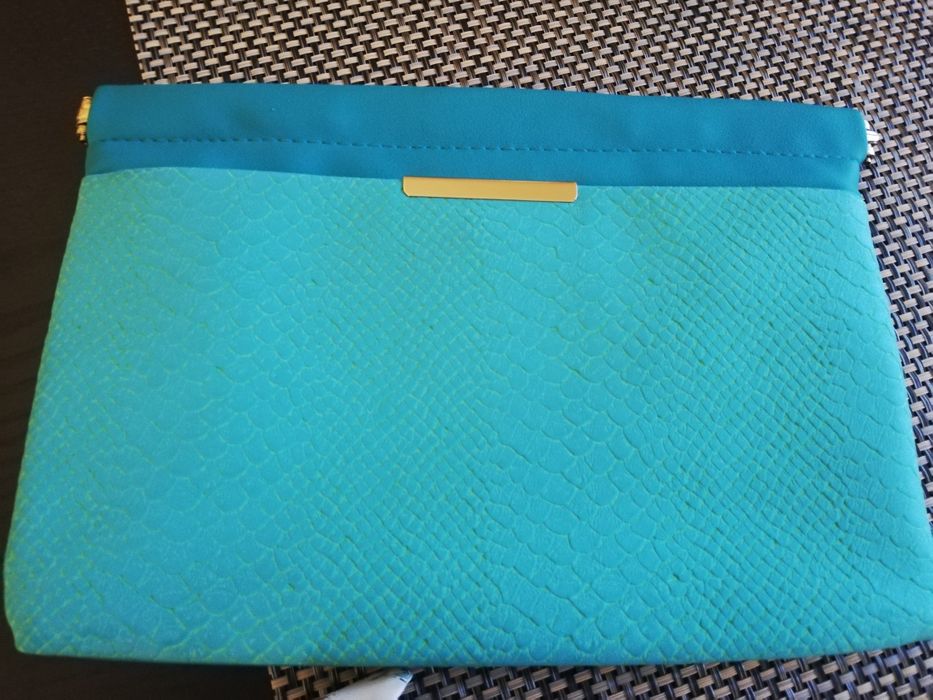 Mala verde esmeralda com alça dourada. Nova e com etiqueta.