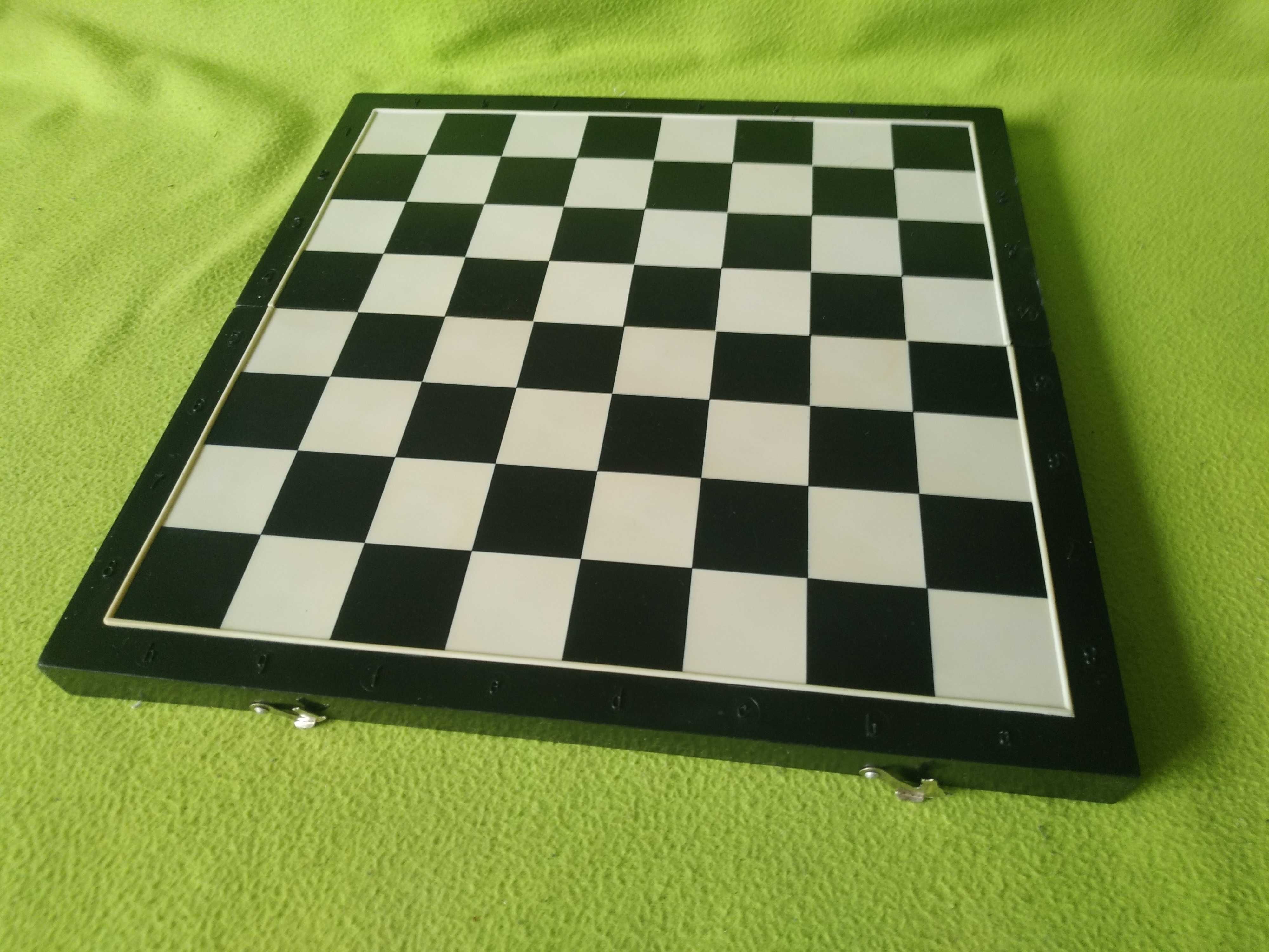 Доски КИЕВПЛАСТМАСС шахматная  40 на 40  см, (без желтизны от времени)