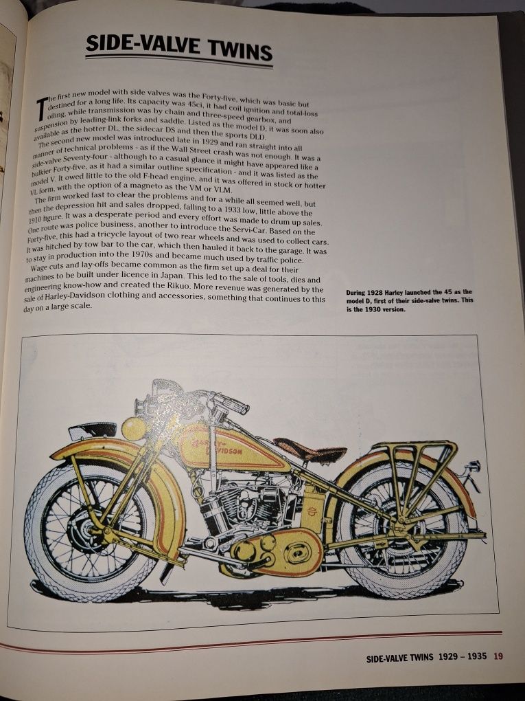 The Illustrated History of Harley-Davidson Motorcycles [BRP5]