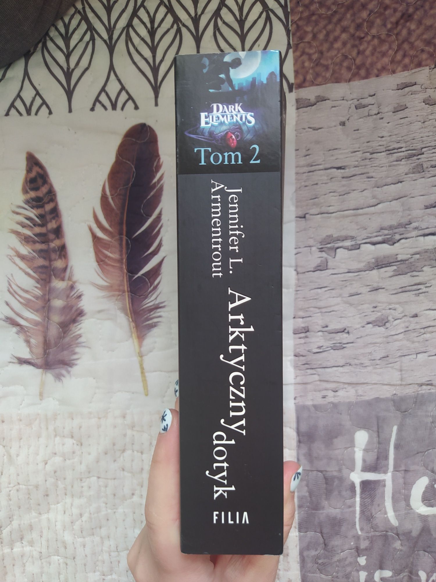 Arktyczny dotyk - Jennifer L. Armentrout dark elements tom 2