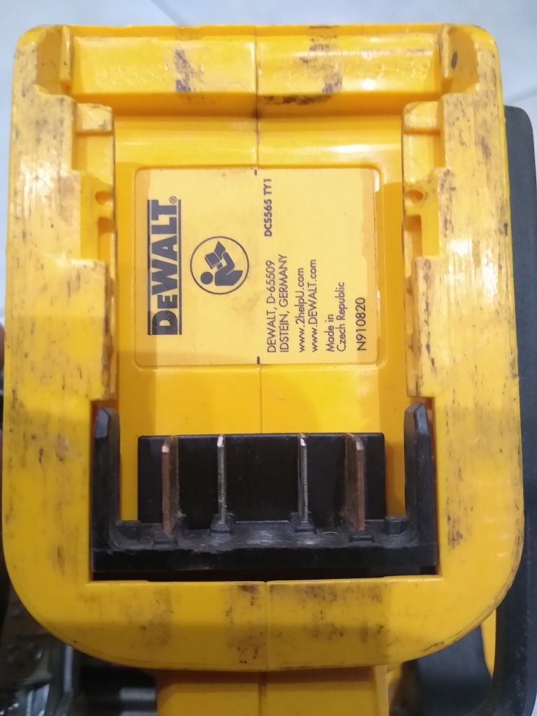 Pilarka tarczowa 165 mm 18V XR DeWalt DCS565N