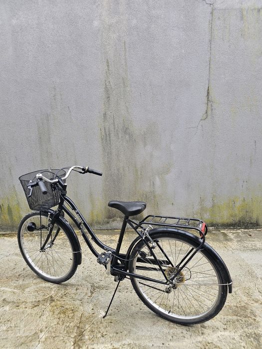 Bicicleta estilo retro em bom estado