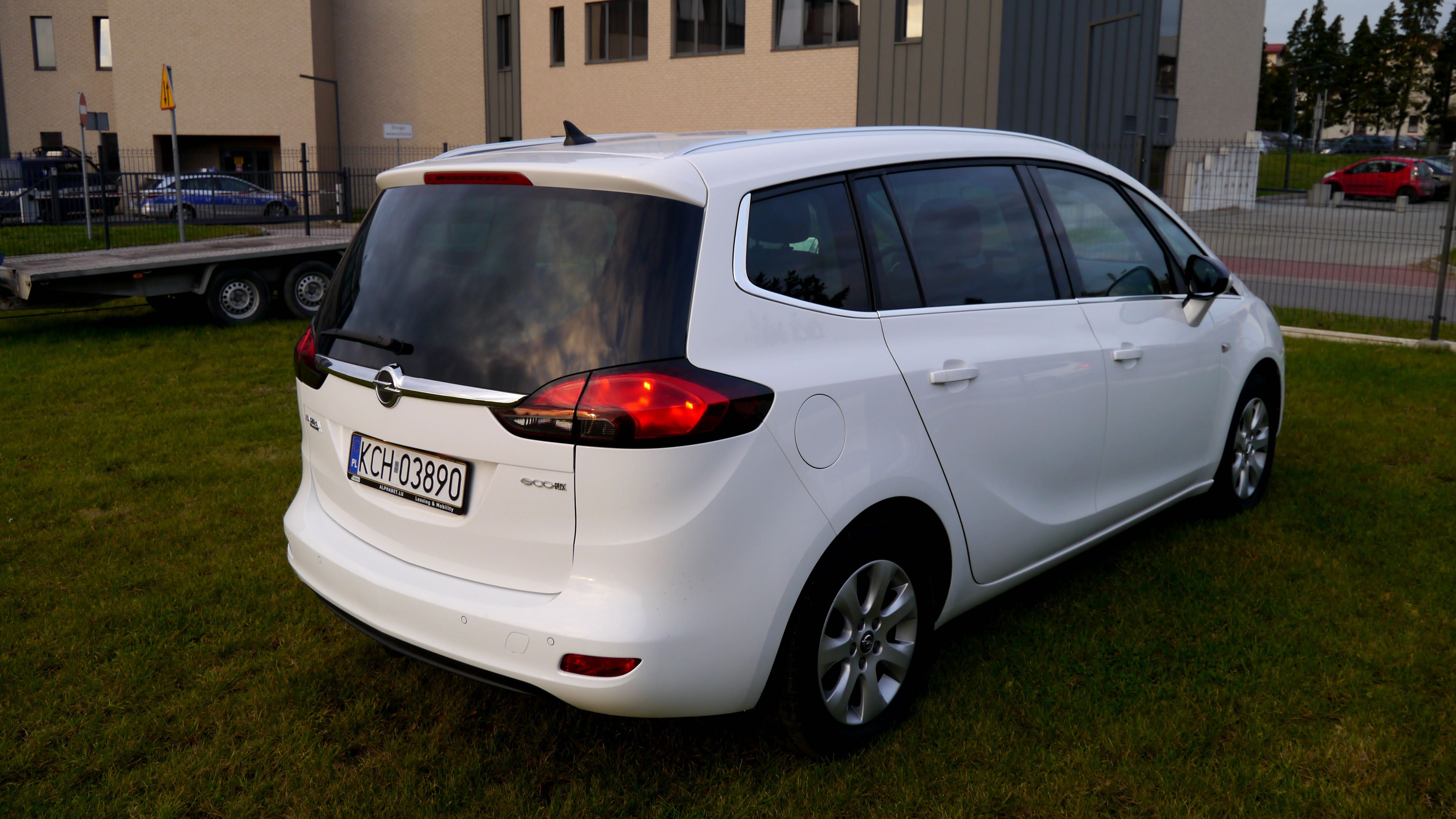 Wypożyczalnia samochodów Opel Zafira van 5 osobowy na wyjazdy wakacje