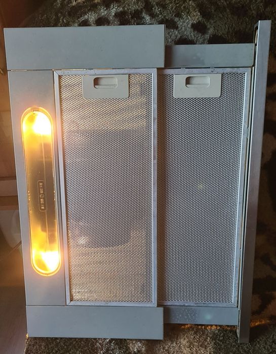 Okap kuchenny wpuszczany pod szfkę