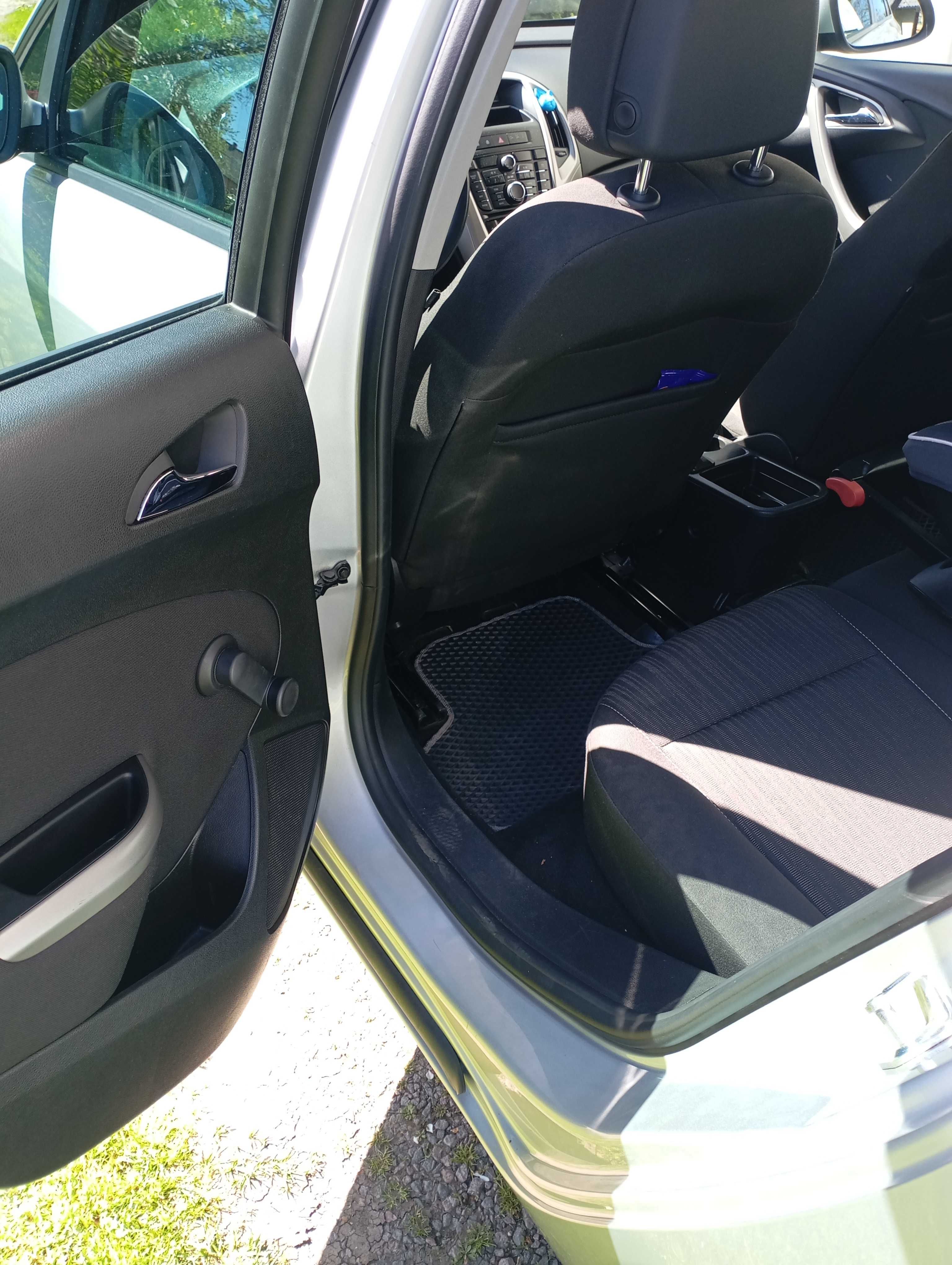 OPEL Astra j універсал