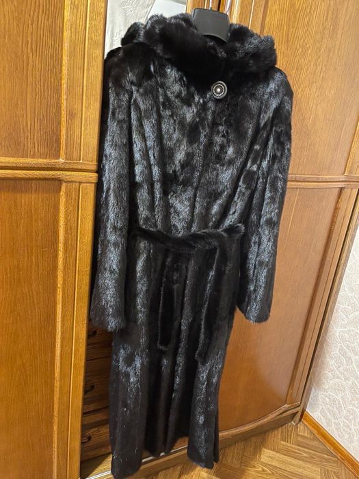Продам нову шубу , нема куди одягати