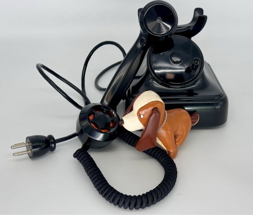 Antigo telefone baquelite