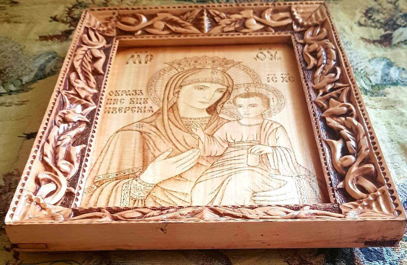 Икона Божьей Матери Иверская резная из дерева.