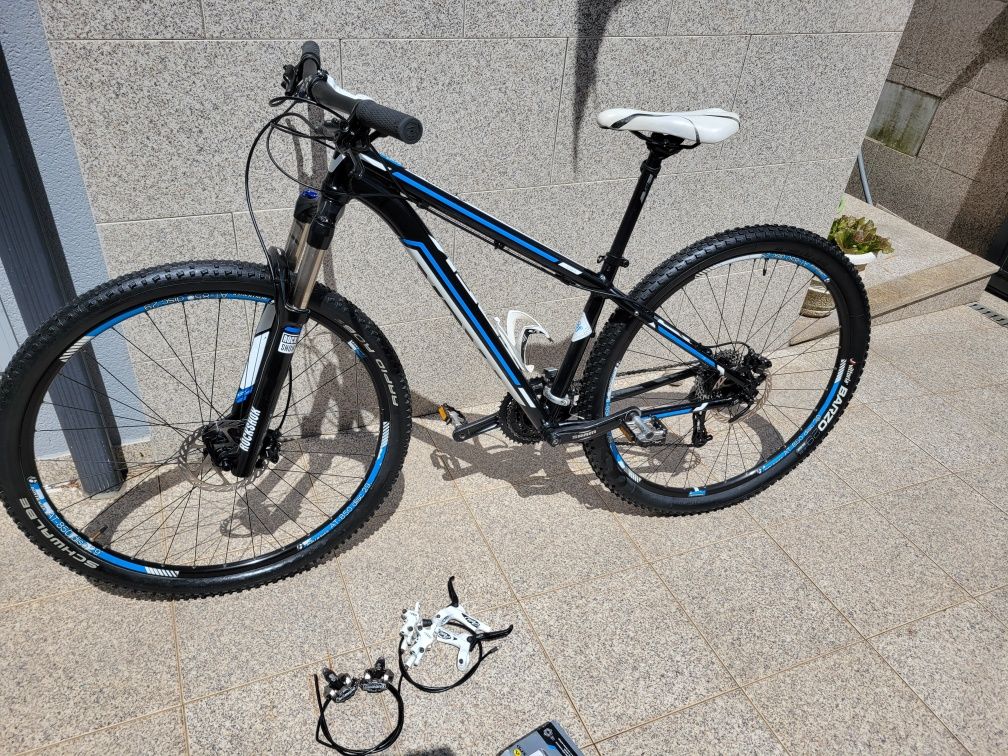 Vendo bicicleta Trek roda 29 tamanho M