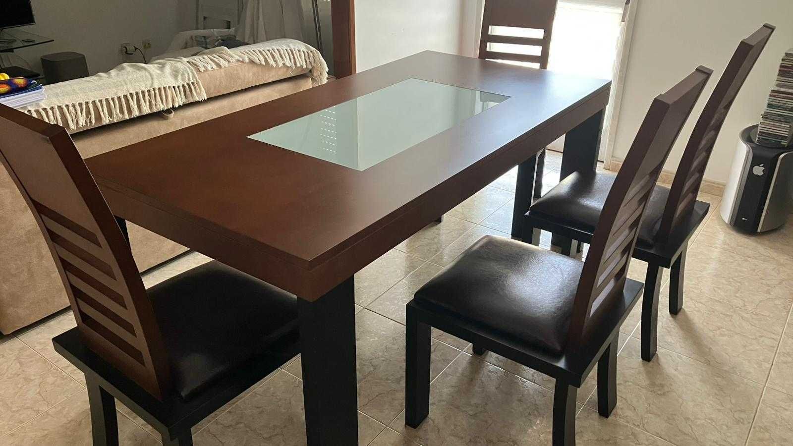 Mesa e Cadeiras de Jantar