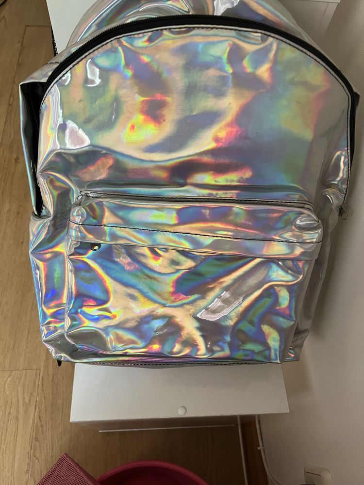 Mochila prateada da Note nova