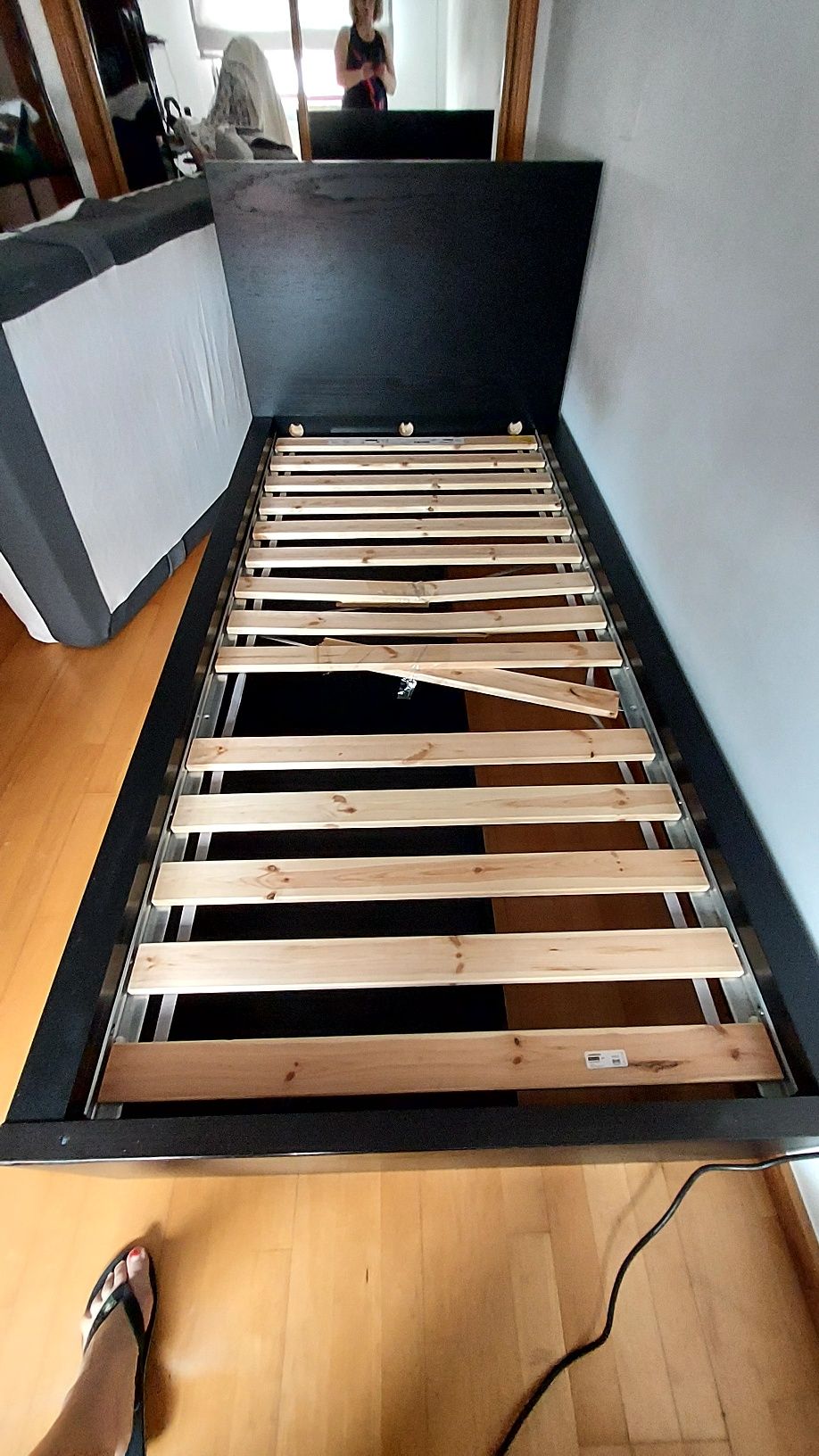 Cama solteiro com cabeceira , 2 gavetas  de arrumação