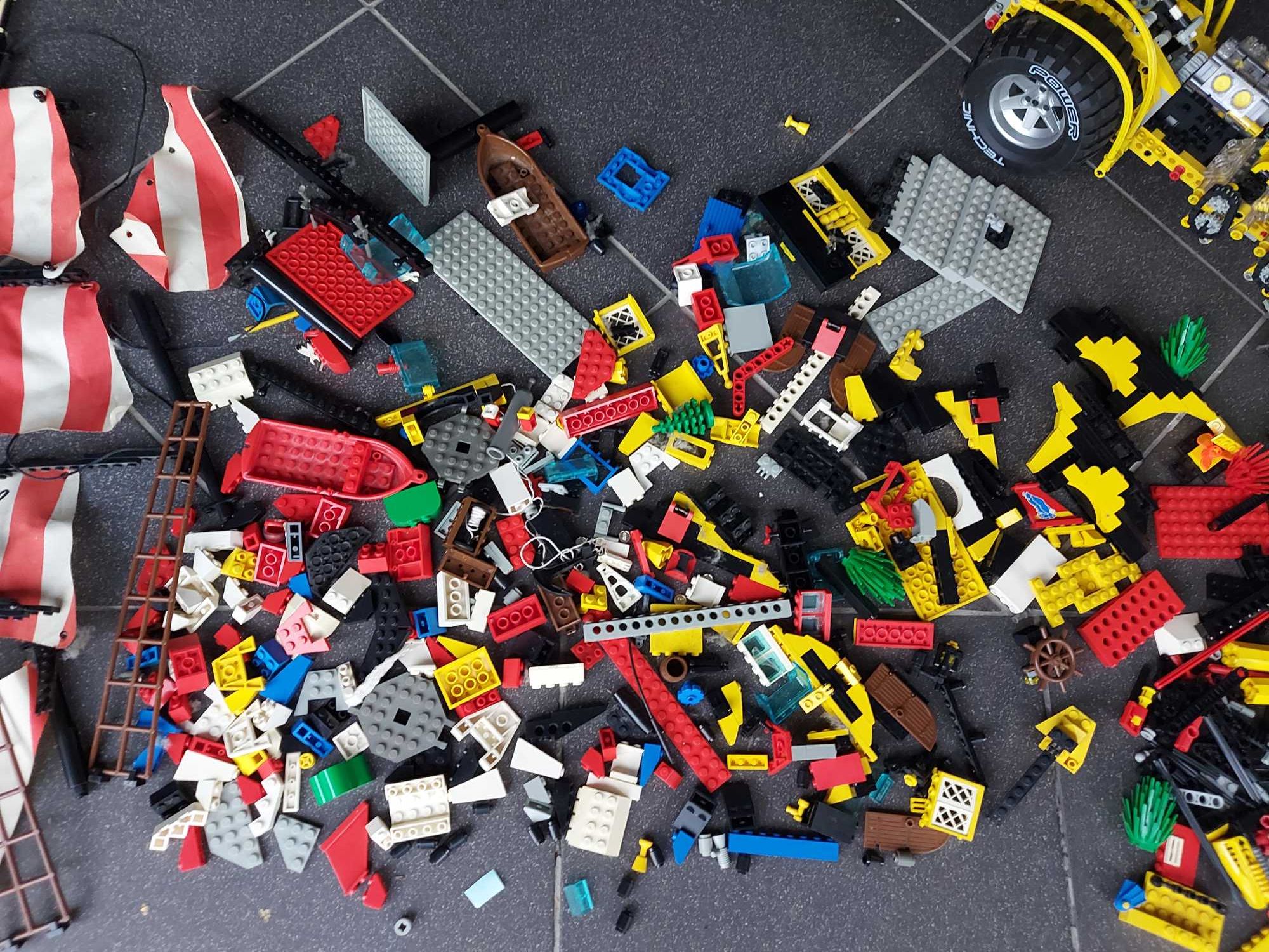 LEGO Technics 8457,Castle,Pirates 6285 Barracuda i inne