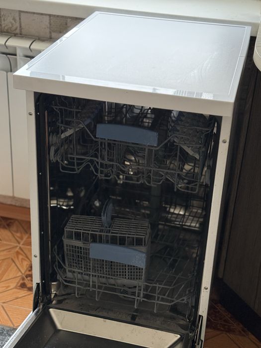 Продам посудомийну машину