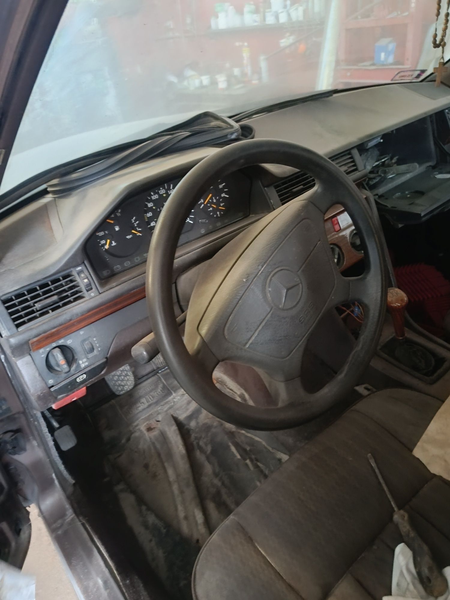 Mercedes W124  sedan
