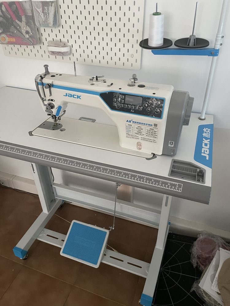 Máquina de Costura JACK A8