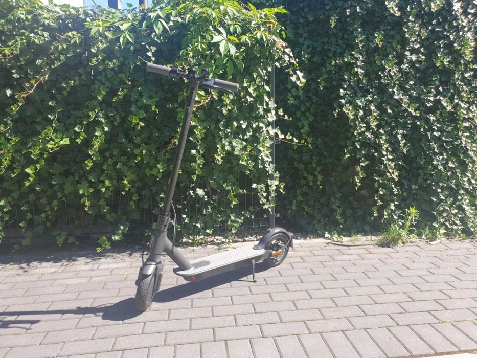 Mi Electric Scooter Essential