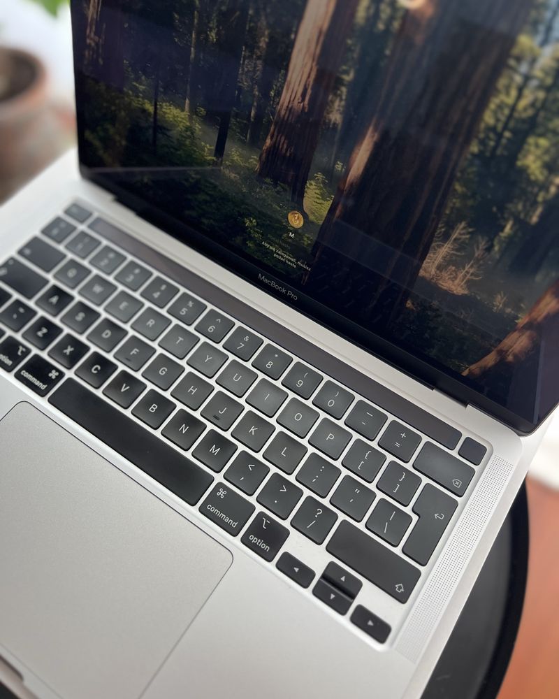 MacBook Pro 13” Retina (Model A2251) – i5 / 16 GB RAM / 512 GB SSD