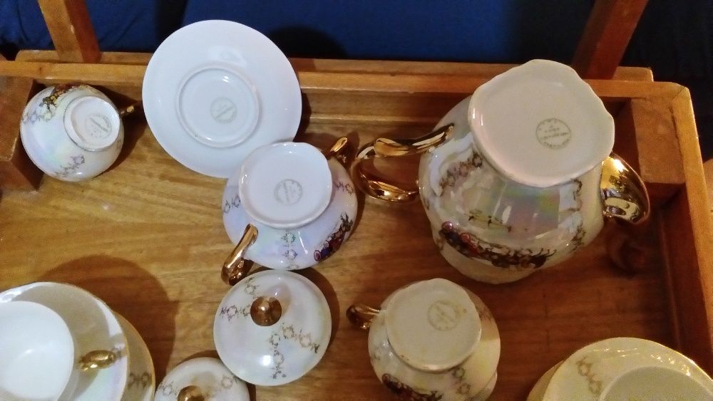 lindo serviço de cafe italiano veritabele