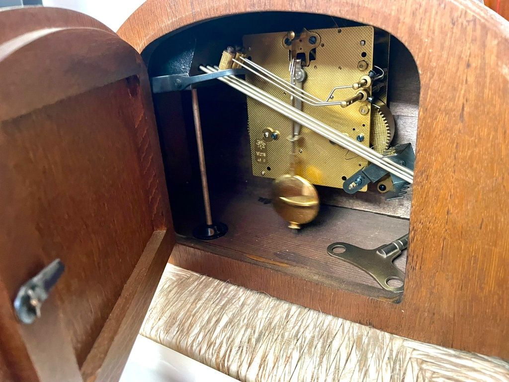 Relógio de lareira alemão Junghans decada de 40–50 com mecanismo W278