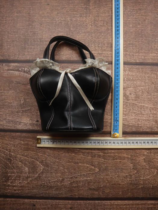 Torebka do ręki w kształcie gorsetu glomour Iconic corset mini czarna