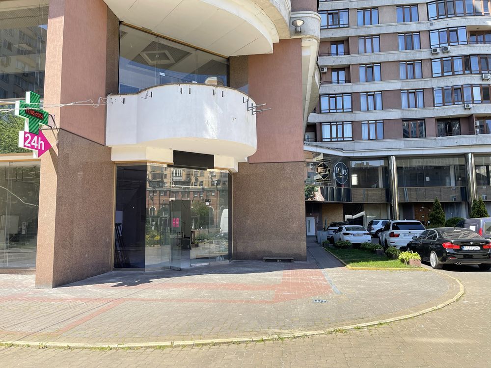 Центр, Вітрина 8 м висотою, Жилянська, 59, під ресторан або шоурум