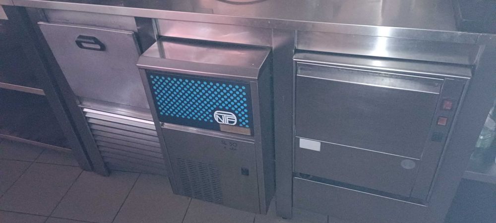 Máquina de fazer gelo