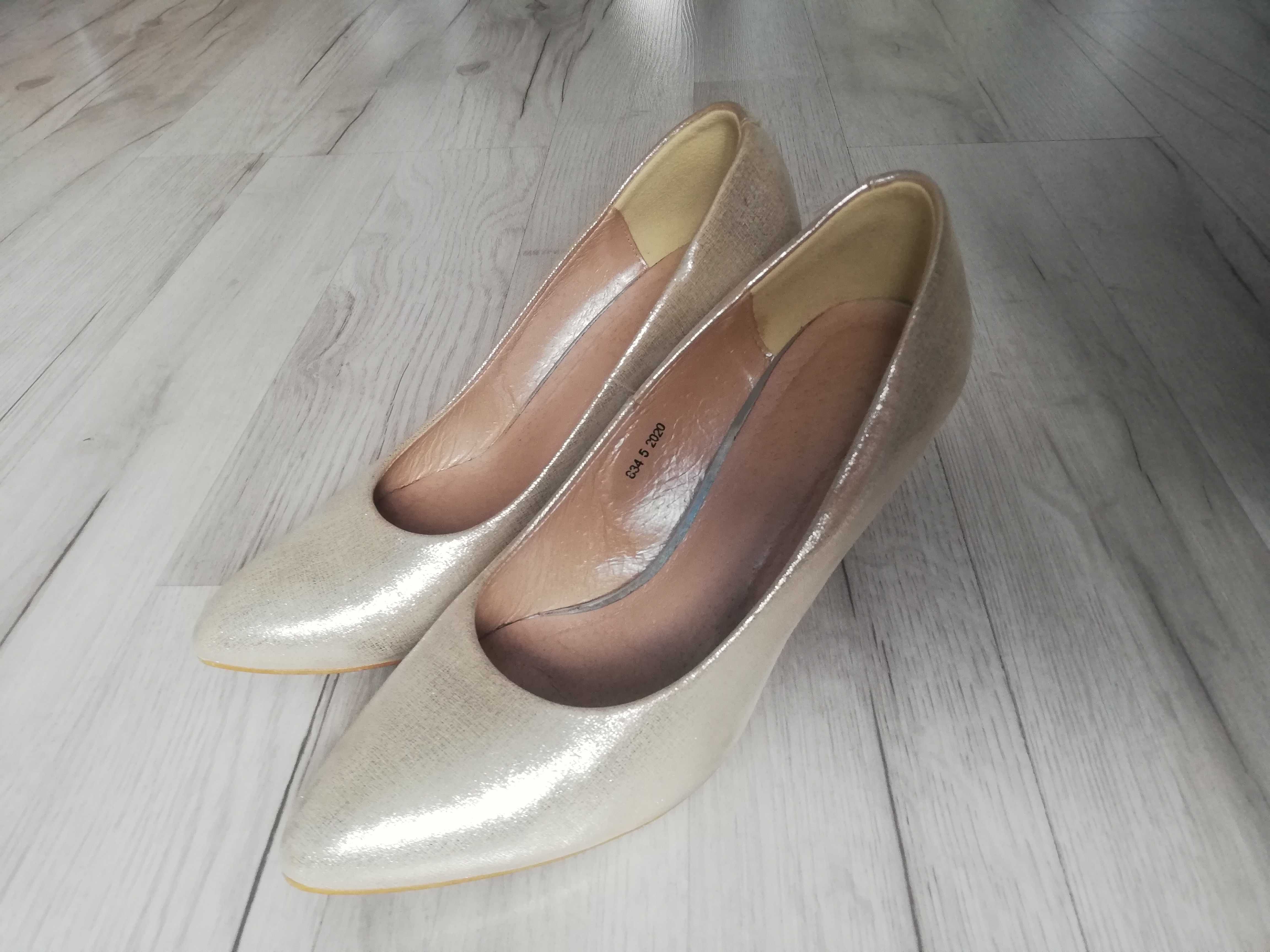 Buty srebrne ślubne