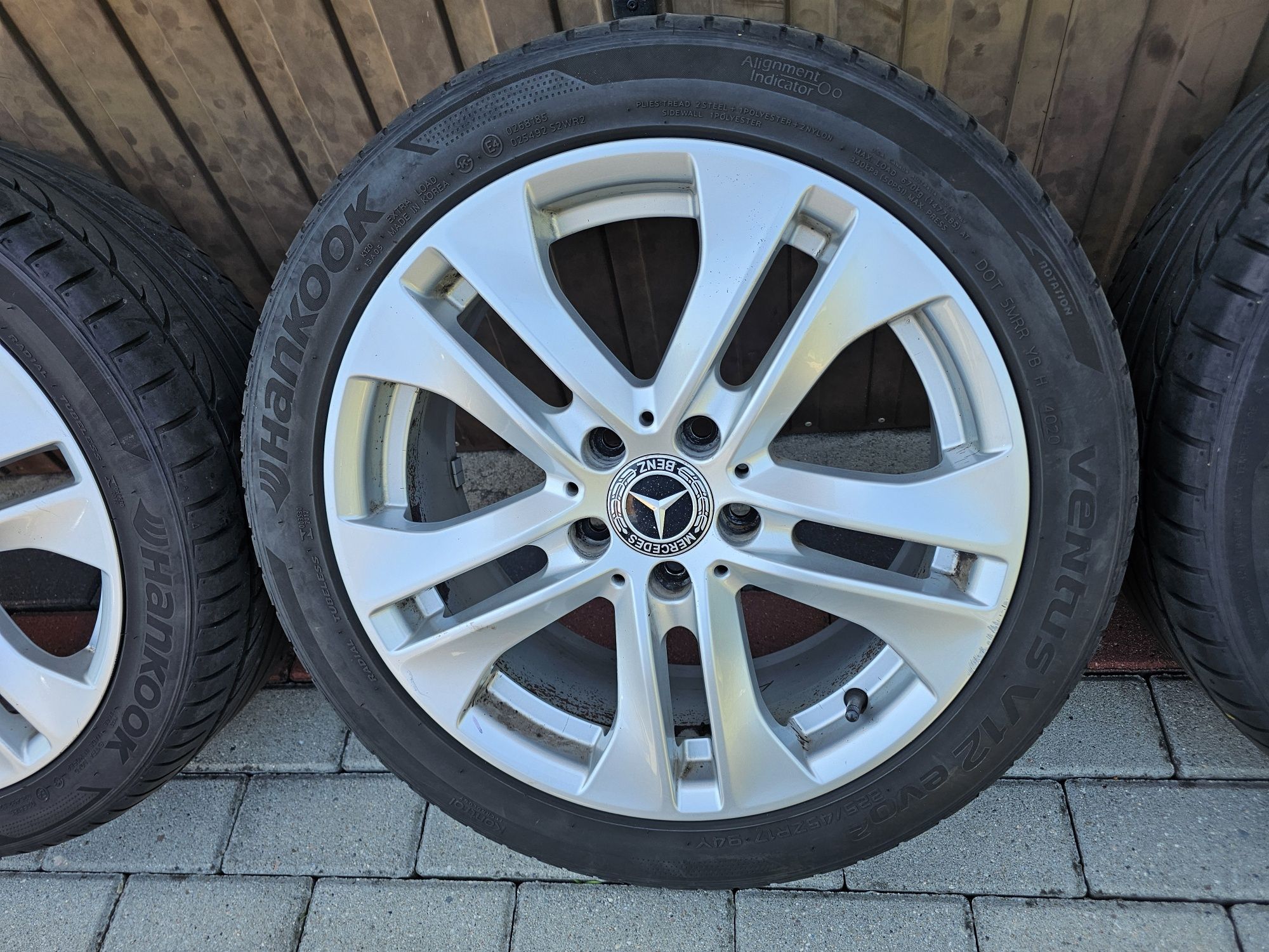 Oryginalne Alufelgi Mercedes Benz 5x112 z oponami letnimi