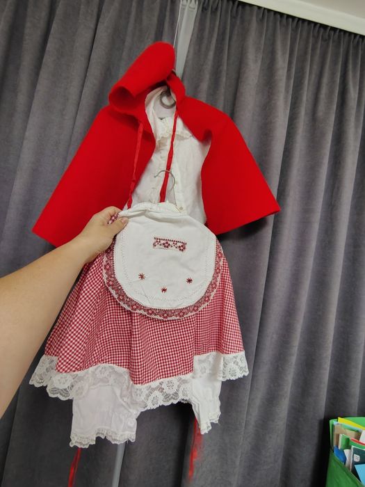 Новорічний костюм червоної шапочки