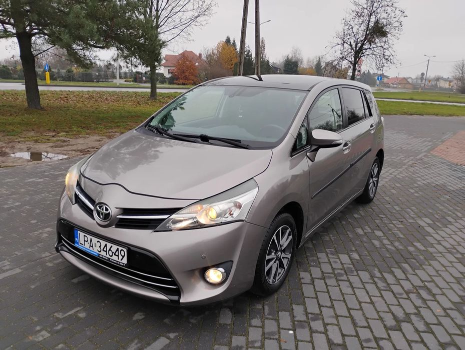 Toyota Verso 2015r, 1.8 Benzyna 147KM. Przebieg 111550km. Panorama. Kamera.
