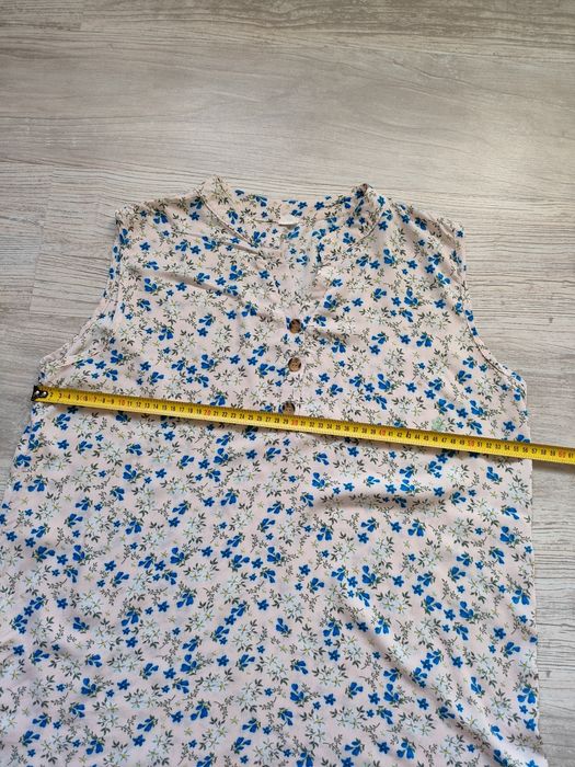 Bluzka bez rękawów w kwiatki XXL