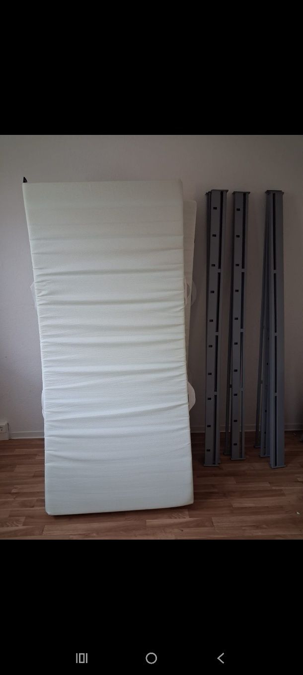 Łóżko pojedyncze metalowe 90 x 200 z materacem