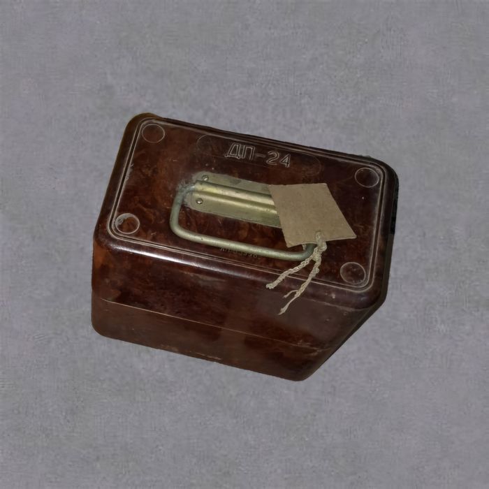 Дп - 24, гучномовці, брезентова сумка для протигаза, та інші прилади