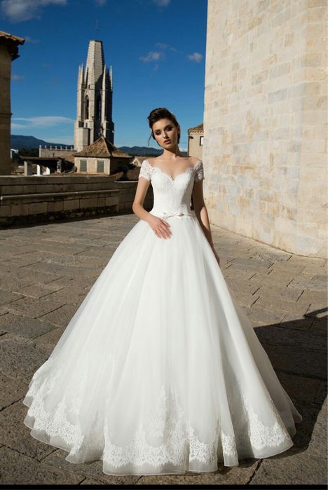 Весільна сукня