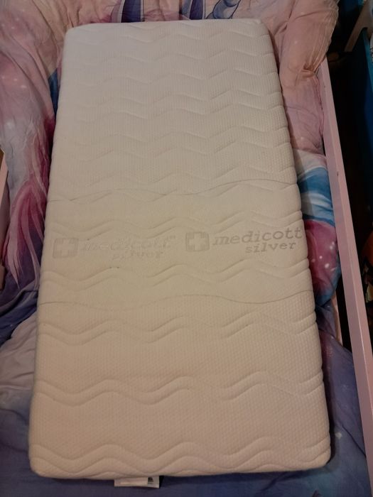 Łóżeczko bujak + materac, posciel, koldra, poduszka