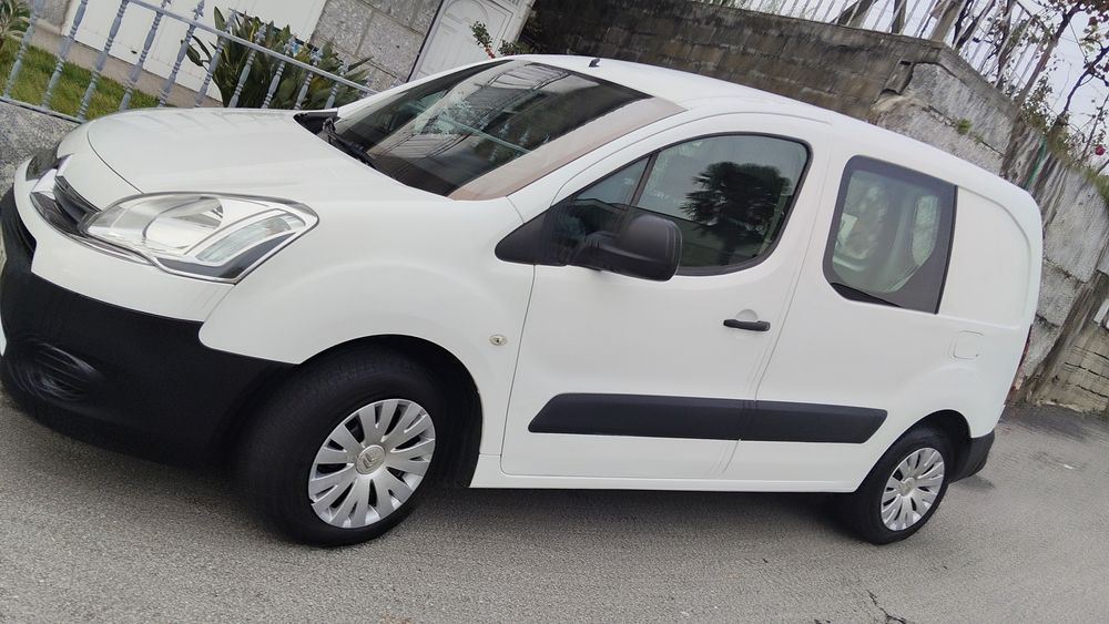 Citroën Berlingo de 2013  muito impecável revisão feita..1.6 HDI 90 cv