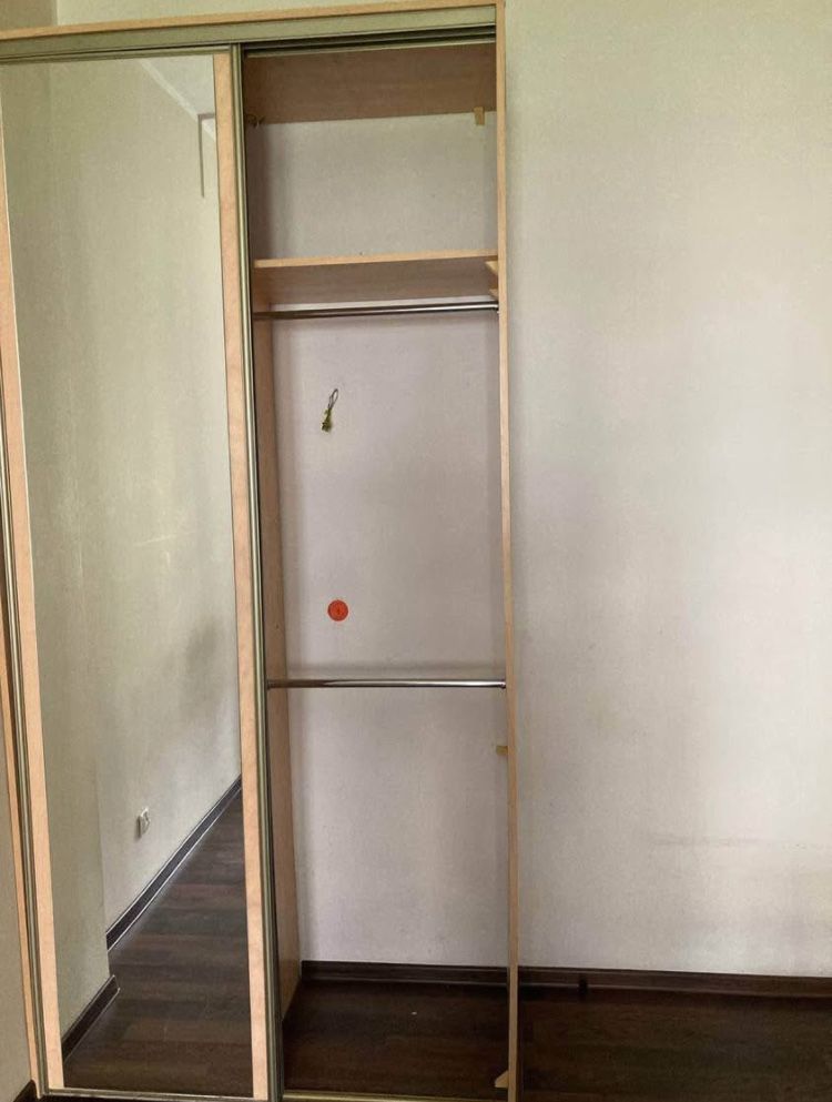 Szafa przesuwna typu komandor