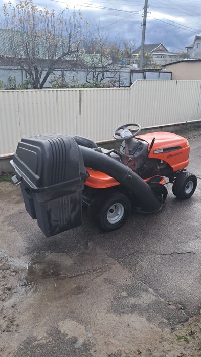 Садовий трактор газоно косарка Husqvarna Lt151