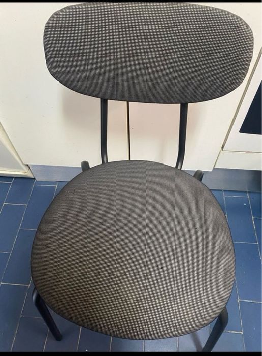 2 cadeiras em tecido e ferro