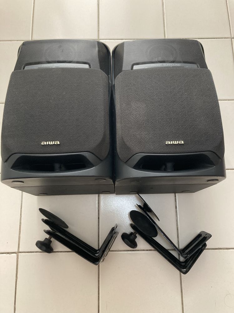 Colunas Aiwa com suporte