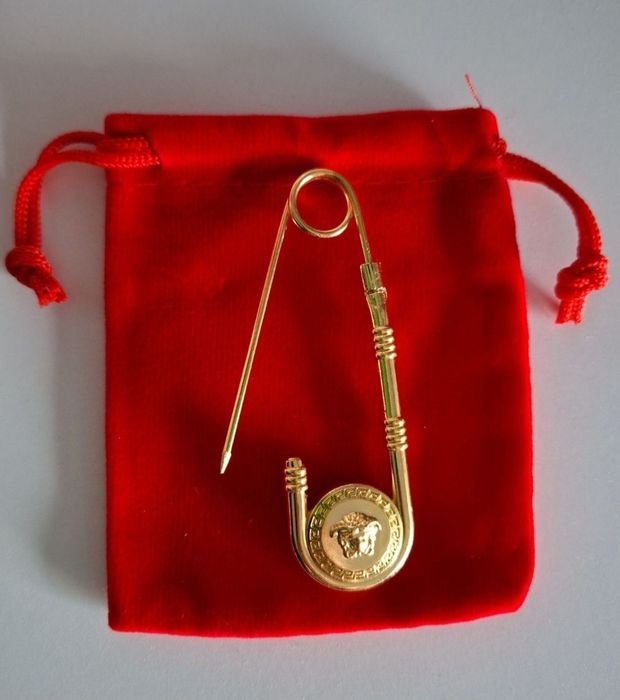 Broszka Meduza logowana Versace