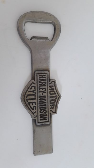 Otwieracz do piwa Harley-Davidson z 2004r.