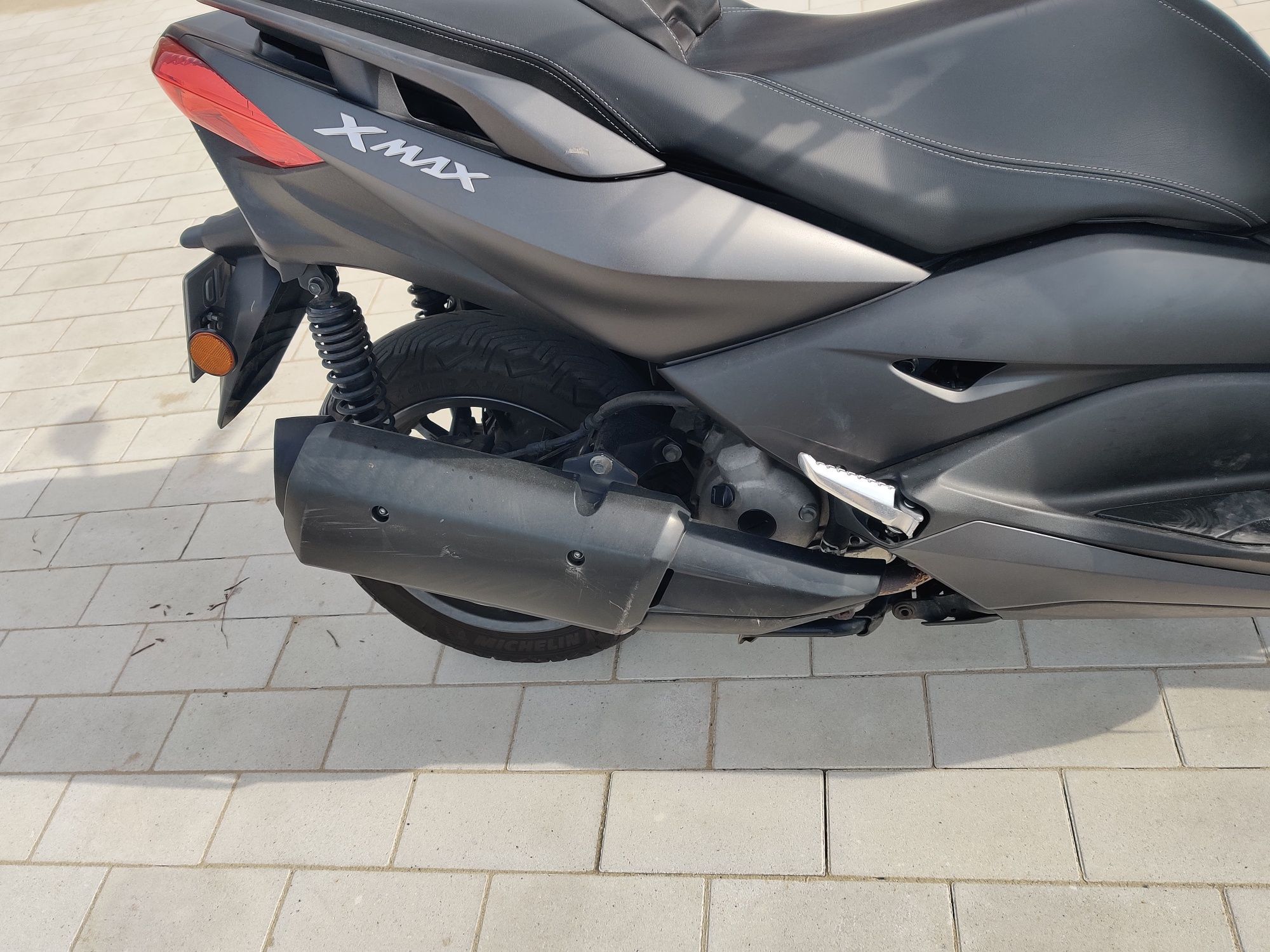 Yamaha x Max 300